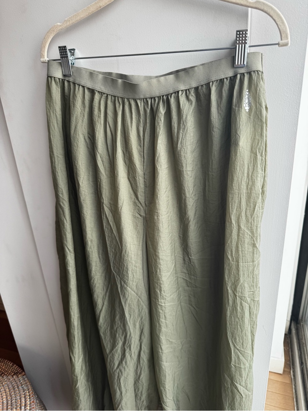 FP Movement Olive Green Sheer Balloon Jogger Pants L NWOT
L - Picture 8 of 8